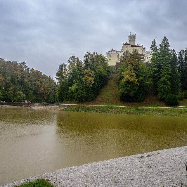 Počelo je punjenje Trakošćanskog jezera, u čemu pomaže obilna kiša koja pada ovih dana