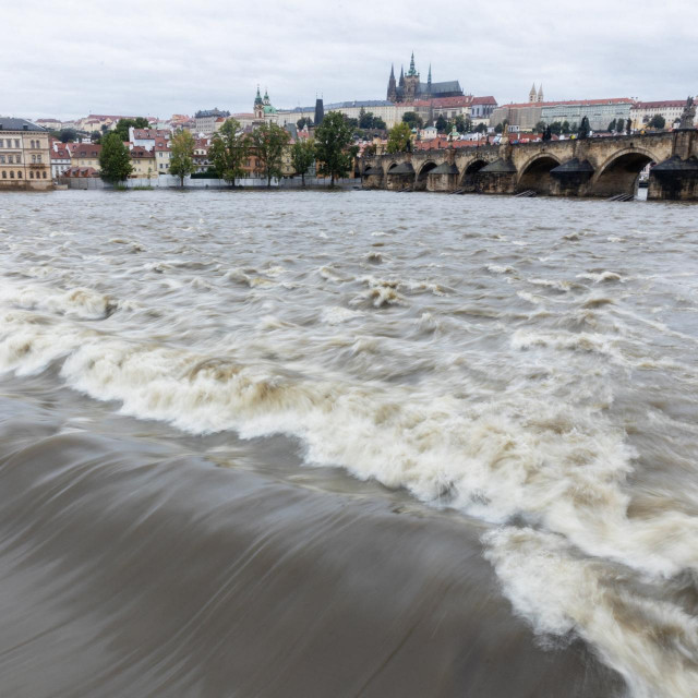 Nabujala Vltava, Prag