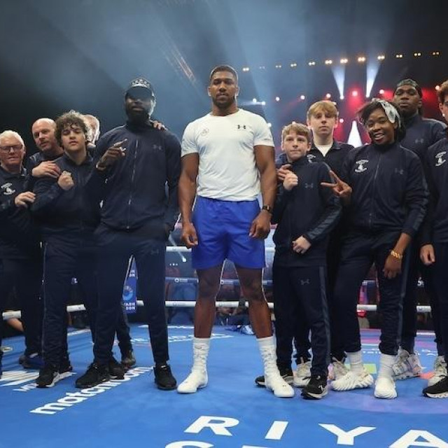 Anthony Joshua s članovima Finchley ABC boksačkog kluba