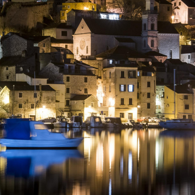 Pogled s plaže Banj na Šibenik