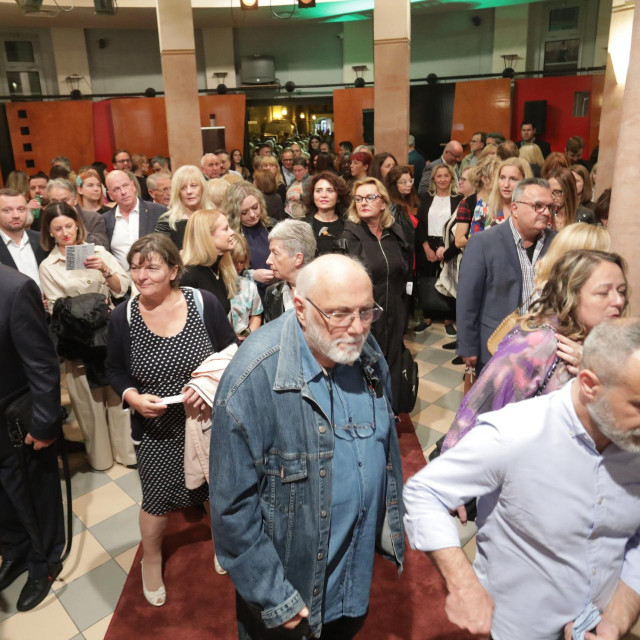 Gužva na premijeri predstave Ubojstvo u Orient Expressu, prema kultnom romanu Agathe Christie
 