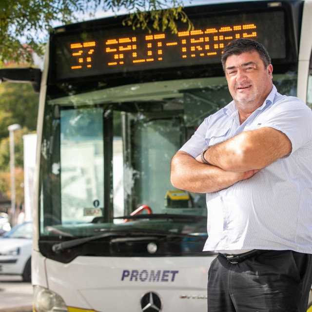 Vozač gradskog autobusa splitskog prijevoznika Prometa Mate Balić je spasio zivot srednjoškolki kojoj je pozlilo