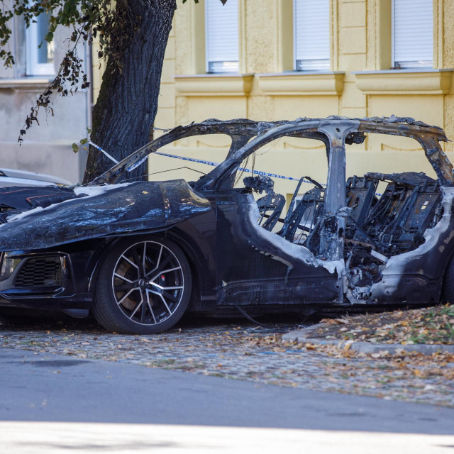 Noćas je u osječkoj ulici kardinala Alojzija Stepinca izgorio automobil poznatog osječkog poduzetnika