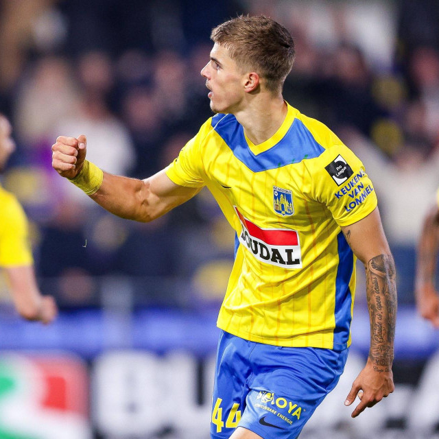 Luka Vušković slavi pogodak za Westerlo