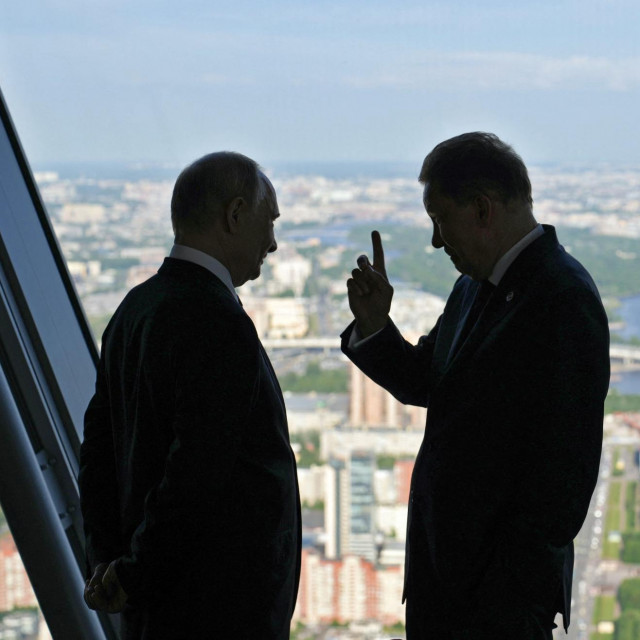 Vladimir Putin (lijevo) i jedan od čelnika Gazproma Alexei Miller