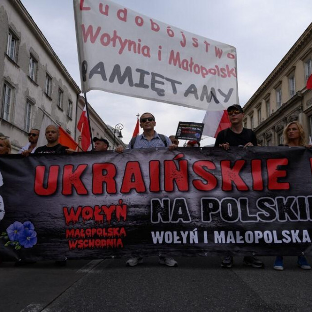 Prosvjedi u Varšavi, natpis ‘Ukrainski genocid nad Poljacima‘