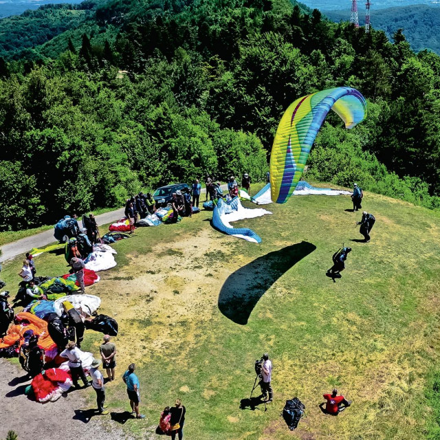 Paragliding 