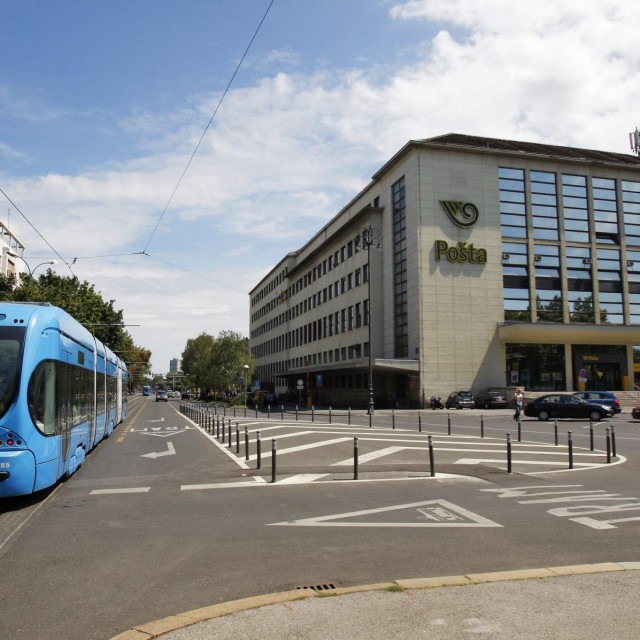 Sad već bivša zgrada Hrvatske pošte u Branimirovoj ulici