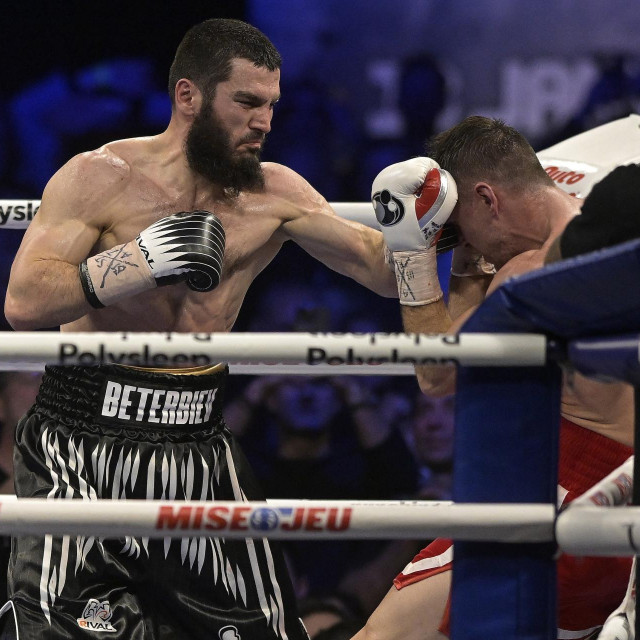 Artur Beterbiev vs. Callum Smith 