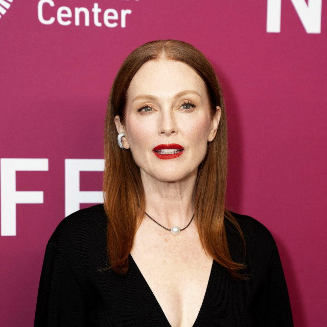 JULIANNE MOORE