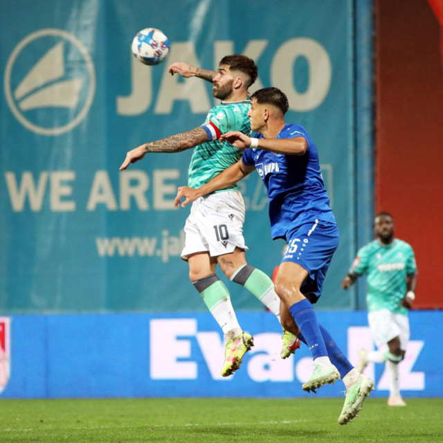 Koprivnica, 271023.
Na stadionu Ivan Kusek Apas igra se 13. kolo Supersport HNL-a Slaven Belupo - Hajduk.
Na fotografiji: Marko Livaja, Marco Boras.