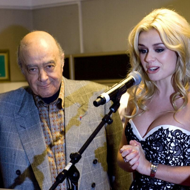 Mohamed Al Fayed stalno je bio okružen žemnskim društvom.
Na fotografiji: pjevačica Katherine Jenkins i Mohamed Al Fayed