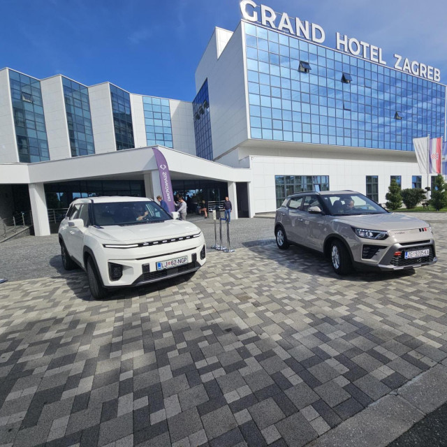 KGM SSangyong Tivoli i Torres EVX