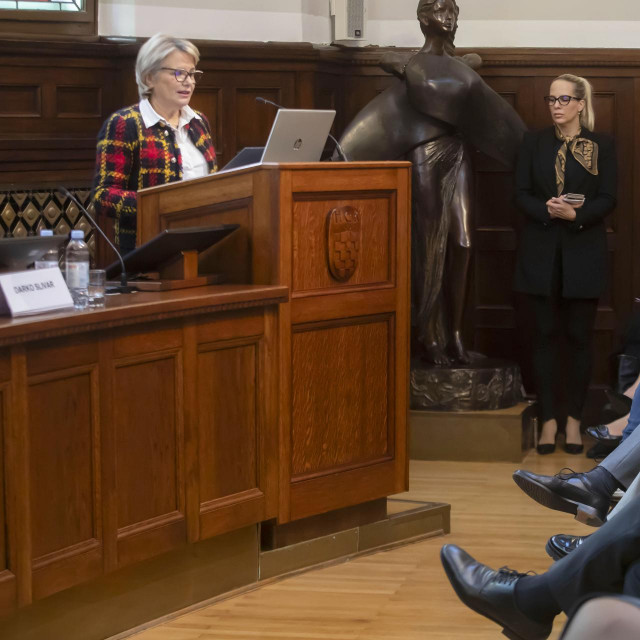 U organizaciji Hrvatske gospodarske komore (HGK) održana je konferencija za medije Iza fasade, arhitektura i stanovanje, o kvaliteti projektiranja kao ključu uspješne realizacije investicija.
Na fotografiji: Mirjana Čagalj