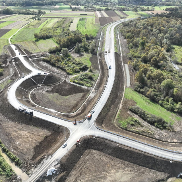 Završena pristupna cesta koja spaja autocestu Zagreb - Sisak s državnom cestom u čvoru Stupno prema gradu Sisku