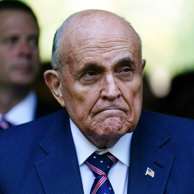 Giuliani je izgubio parnicu i ženama mora predati brojne dragocjenosti