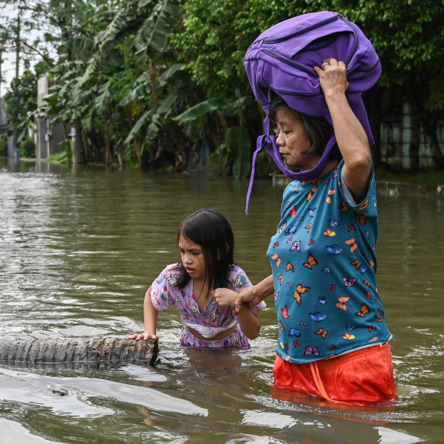 Najmanje 76 ljudi poginulo je u tropskoj oluji Trami koja je pogodila Filipine