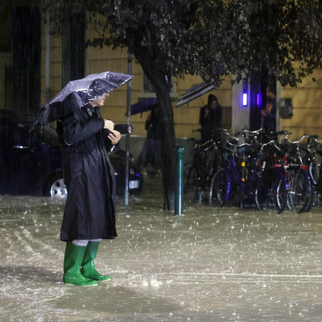 Višednevna kiša potopila je ceste i kuće