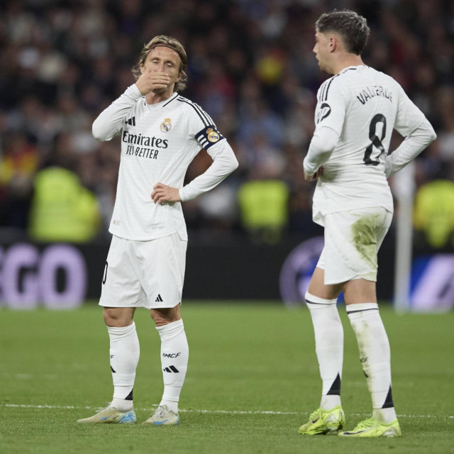 Modrić i Valverde u razgovoru