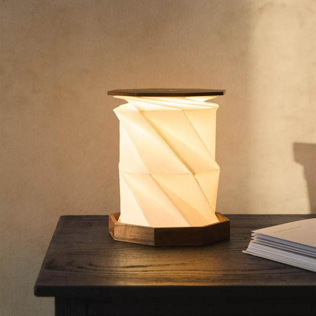 Zara Home sklopiva papirnata stolna lampa (34,99 eura)