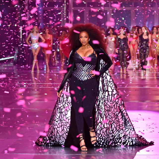 Tyra Banks, snimljena nedavno na reviji Victoria‘s Secret Fashion Show, održanoj u New Yorku, u brodogradilištu Brooklyn Navy Yard