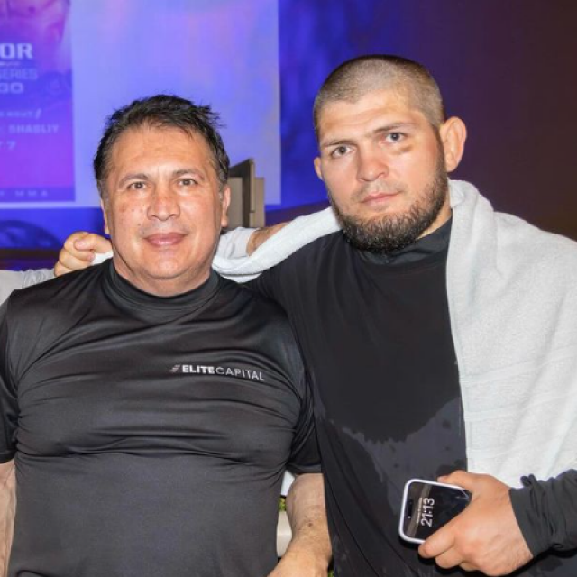 Javier Mendez (lijevo) i Khabib Nurmohamadov (desno)