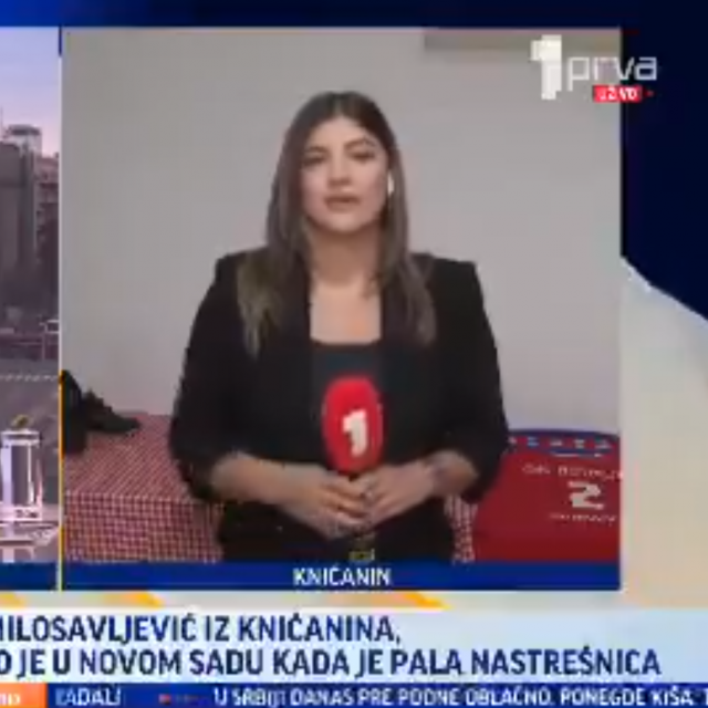 Reporterka Prve televizije izvještava o pogrebu