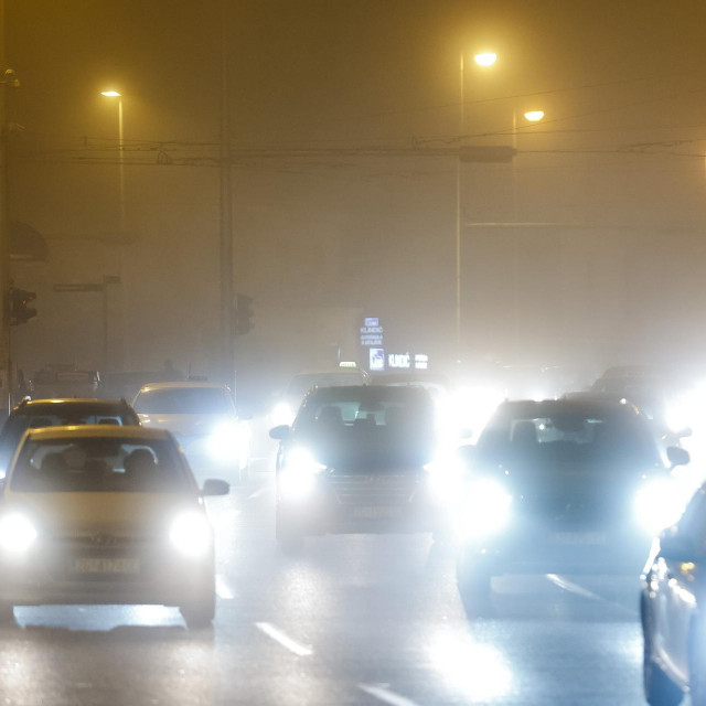 Maglovita večer u Zagrebu