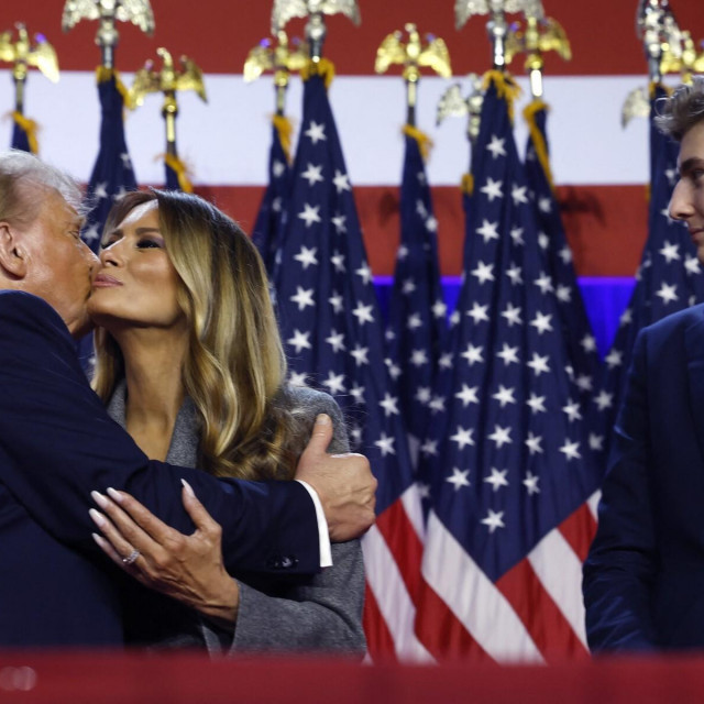 Donald, Melania i Barron Trump 