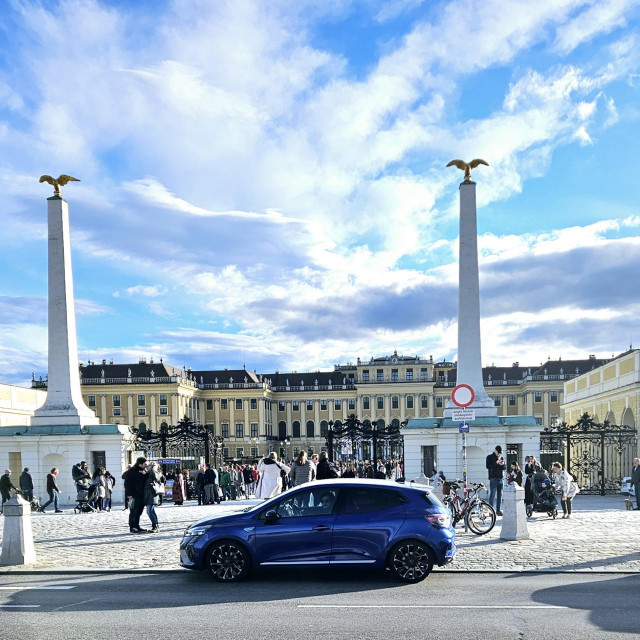 Renault Clio ispred Schönbrunna