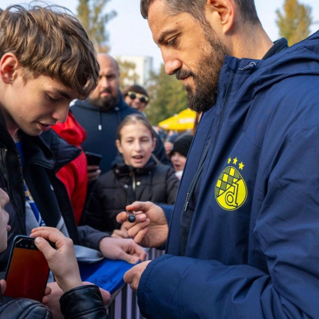 Arijan Ademi s navijačima