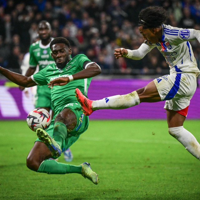 Lyon‘s Belgian forward #11 Malick Fofana (R) fights for the ball with Saint Etienne‘s Congolese defender #21 Dylan Batubinsika during the French L1 football match between Olympique Lyonnais (OL) and AS Saint-Etienne at the Parc Olympique Lyonnais in Decines-Charpieu, central-eastern France on November 10, 2024. (Photo by OLIVIER CHASSIGNOLE/AFP)