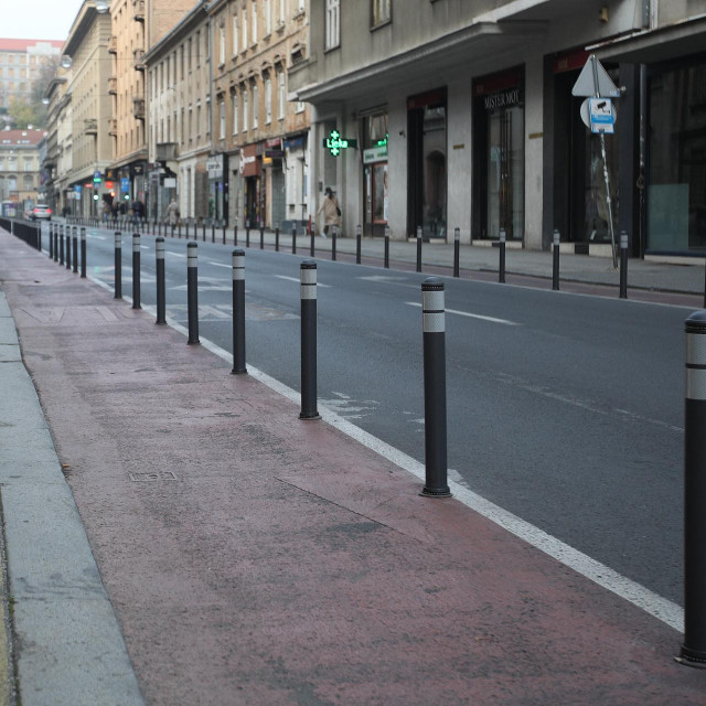 Stupići su postavljeni duž Gundulićeve