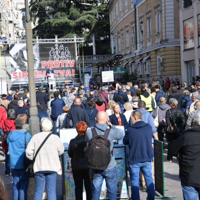 Umirovljenici na prosvjednom skupu ‘Protiv siromaštva‘