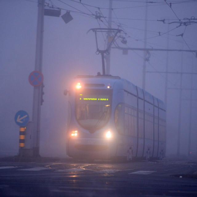 Maglovito, hladno i tmurno jutro u Zagrebu