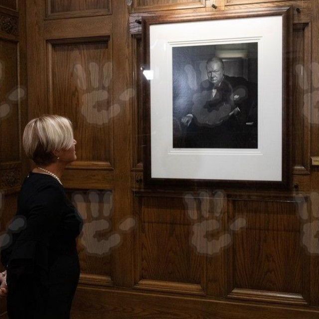 Fotografija Winstona Churchilla u hotelu Fairmont Chateau Laurier nakon što je vraćena