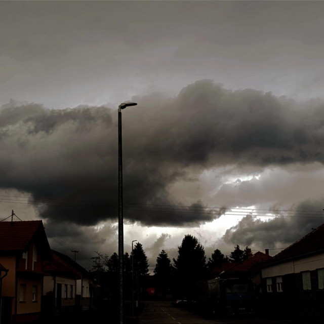 Oblaci nad Donjim Andrijevcima kod Slavonskog Broda