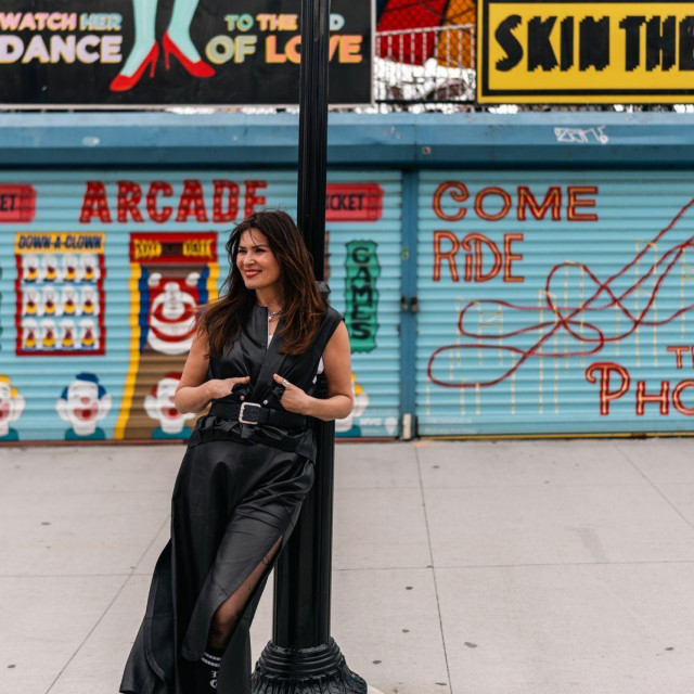 Martina Validžić na Coney Islandu