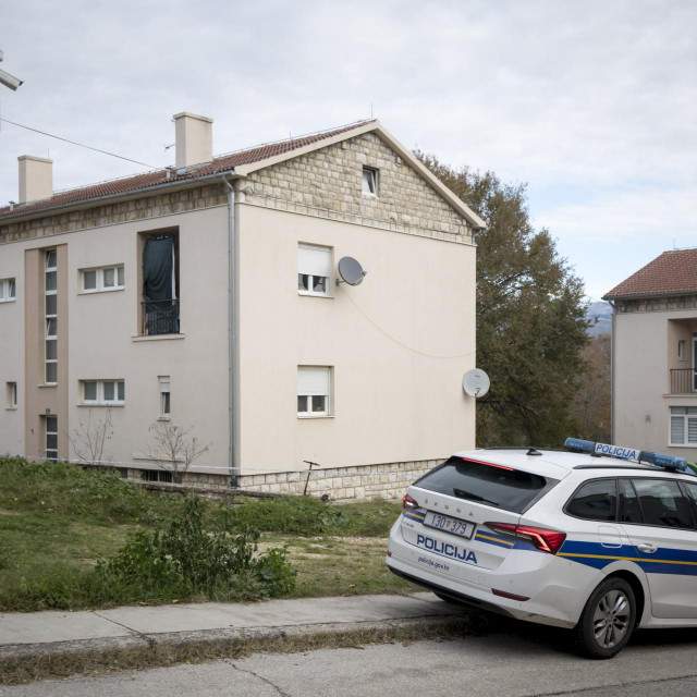 Zgrada u Kninu u kojoj je eksplodirala ručna bomba