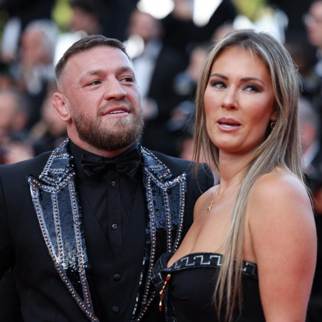 Dee Devlin i Conor McGregor u Cannesu 2022.