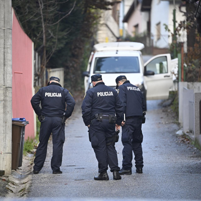 U dvorištu je pronađeno tijelo ženske osobe. Policijski očevid je u tijeku