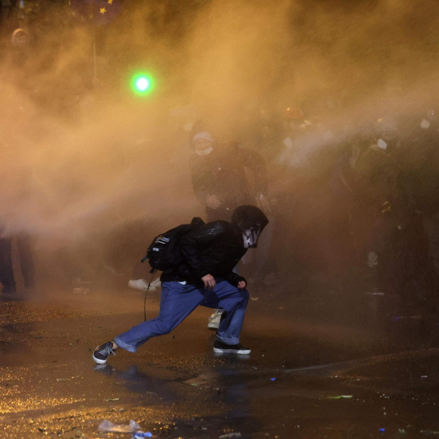 Sukobi prosvjednika i policije