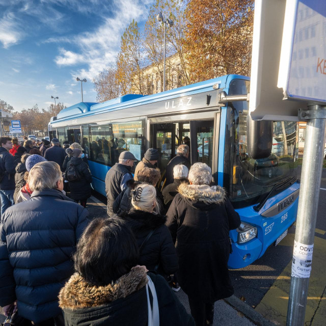 Građani parkiraju kod Maksimira pa na Rebro idu posebnim autobusom