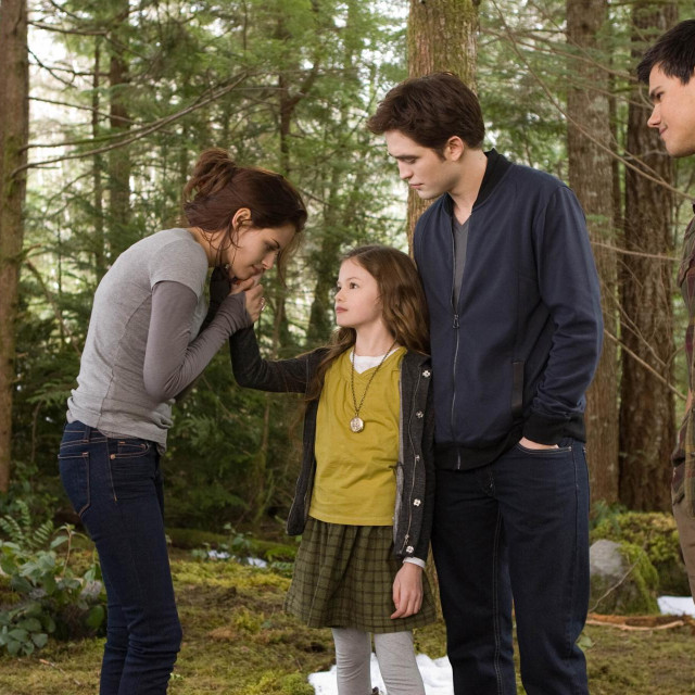 Kristen Stewart, Taylor Lautner, Robert Pattinson i Mackenzie Foy