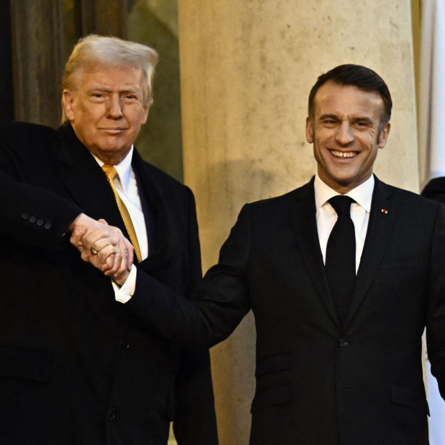 Franucski predsjednik Emmanuel Macron ugostio je novoizabranog predsjednika SAD-a Donalda Trumpa u pariškoj Elizejskoj palači