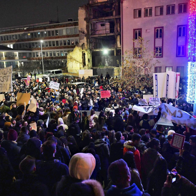 Studentski prosvjed u Srbiji ispred zgrade javne televizije RTS