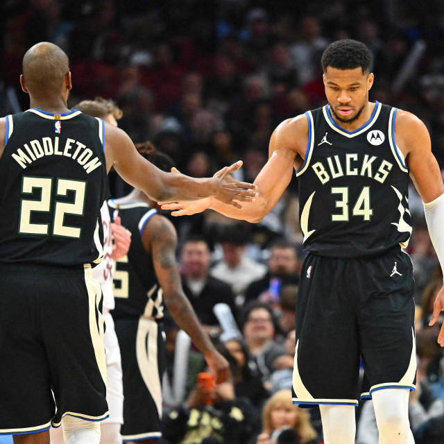 Khris Middleton i Giannis Antetokounmpo