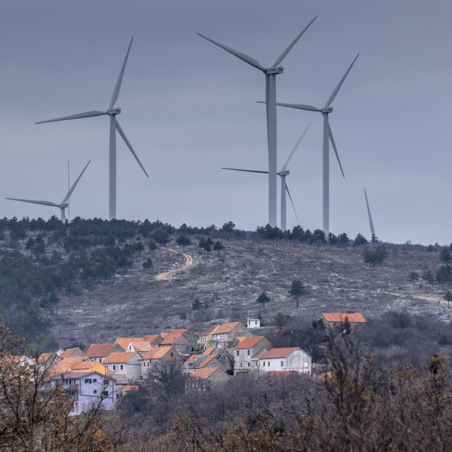 Ilustracija, vjetroelektrane iznad Šestanovca u Splitsko-dalmatinskoj županiji. 


 