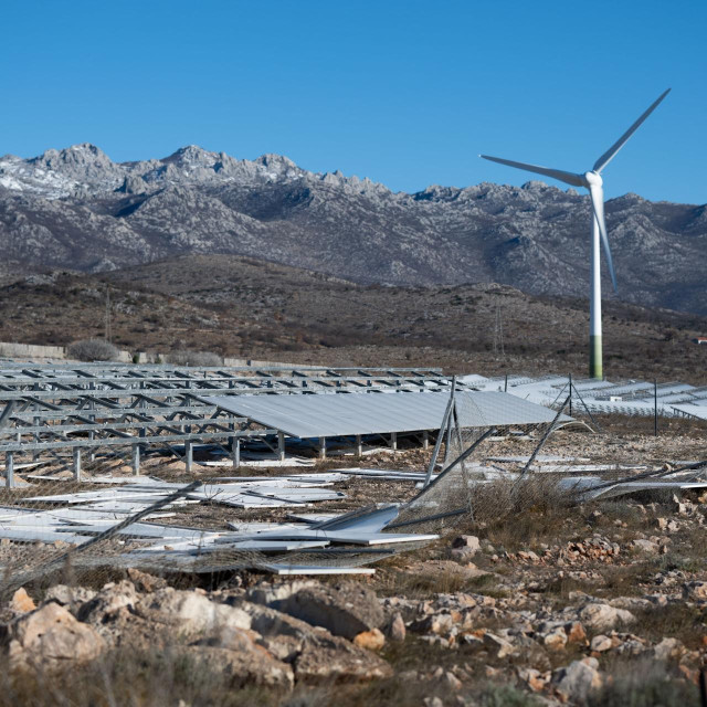 Zaton Obrovački, šteta prouzrokovana jakom burom na jednoj od najvećih solarnih elektrana u Hrvatskoj 