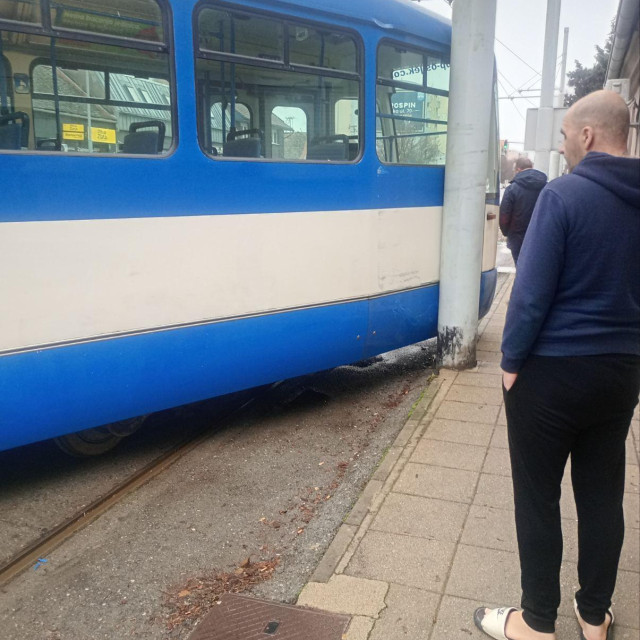 Tramvaj u Osijeku iskočio iz tračnica